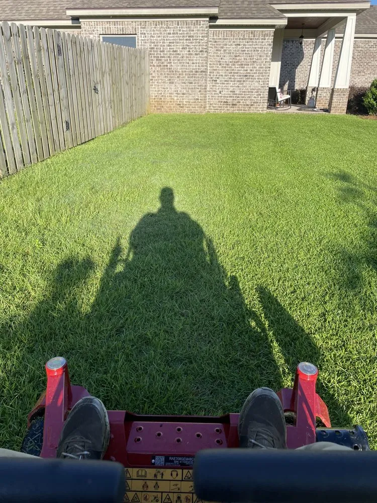 Expert lawn mowing service in Spanish Fort, AL - Moseley’s Lawn Care