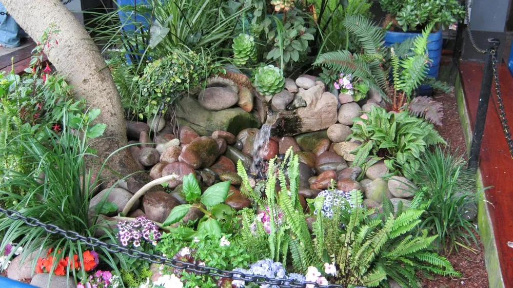 Professional garden landscaping in Pittsburg, CA by Mosqueda Landscape