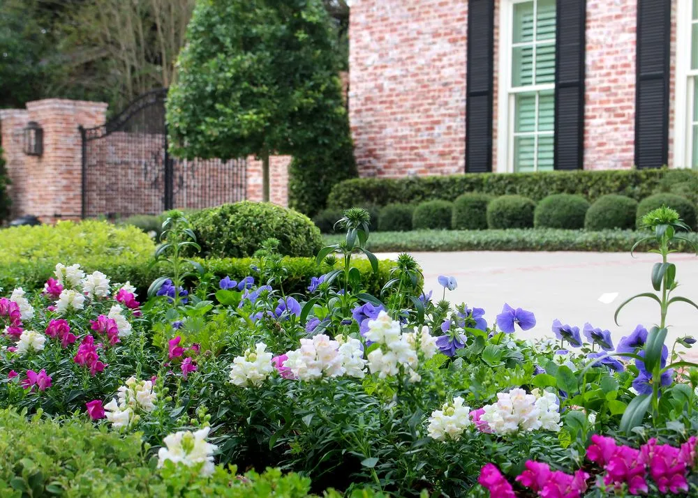 Trusted lawn care service experts serving Houston, TX - Moss Landscaping