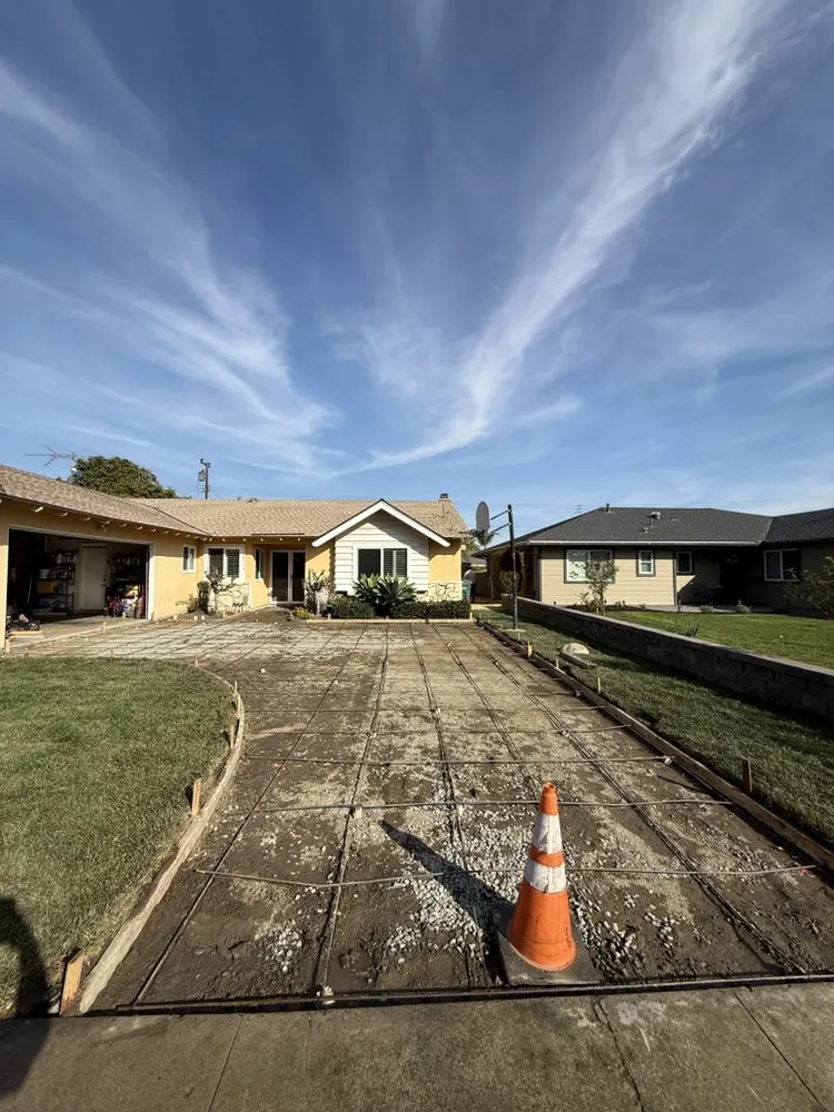 Custom lawn care service experts serving Santa Ana, CA - Motas Builders & Landscapes