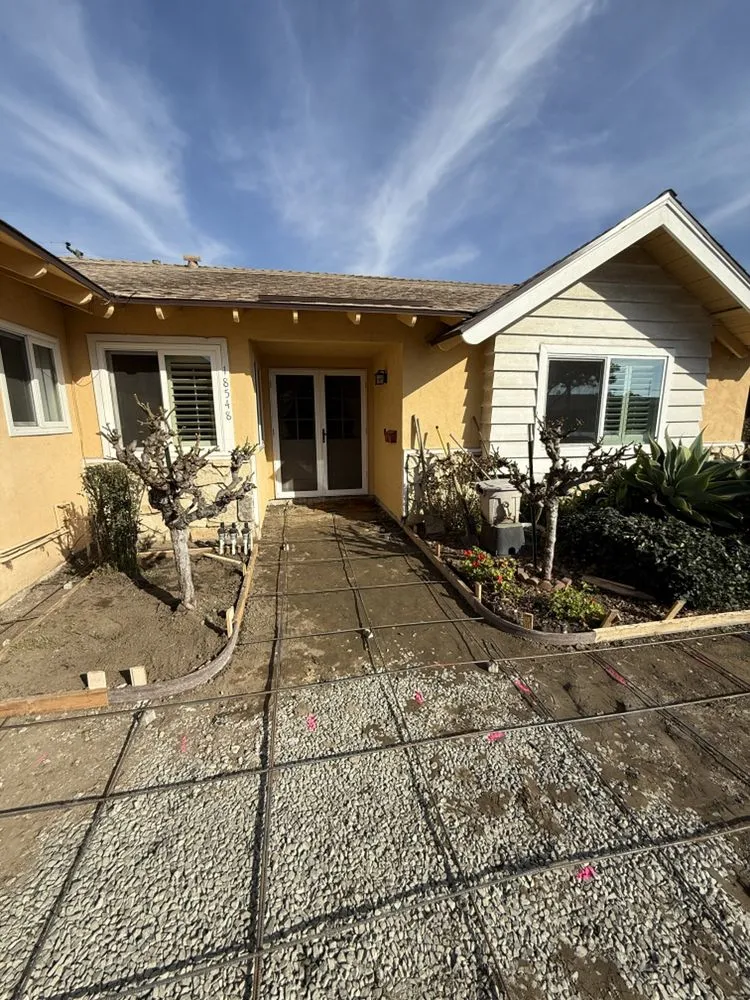 Affordable yard maintenance in Santa Ana, CA - Motas Builders & Landscapes