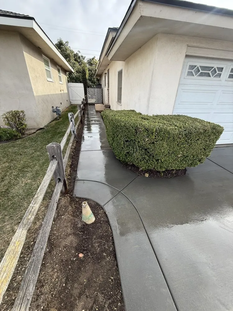 Affordable landscape design in Santa Ana, CA by Motas Builders & Landscapes