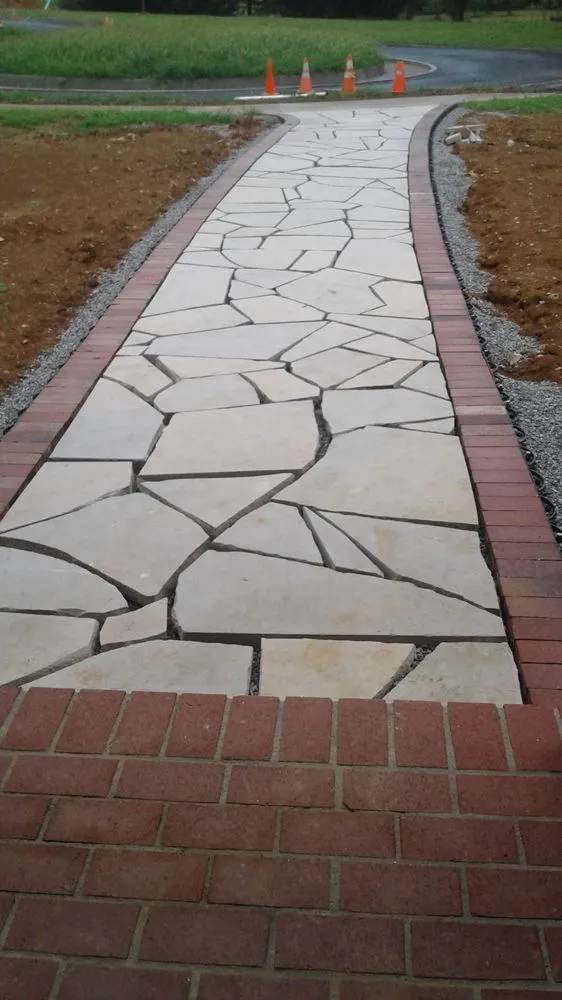 Expert yard maintenance experts serving Bloomington, IN - Mother Nature Landscaping