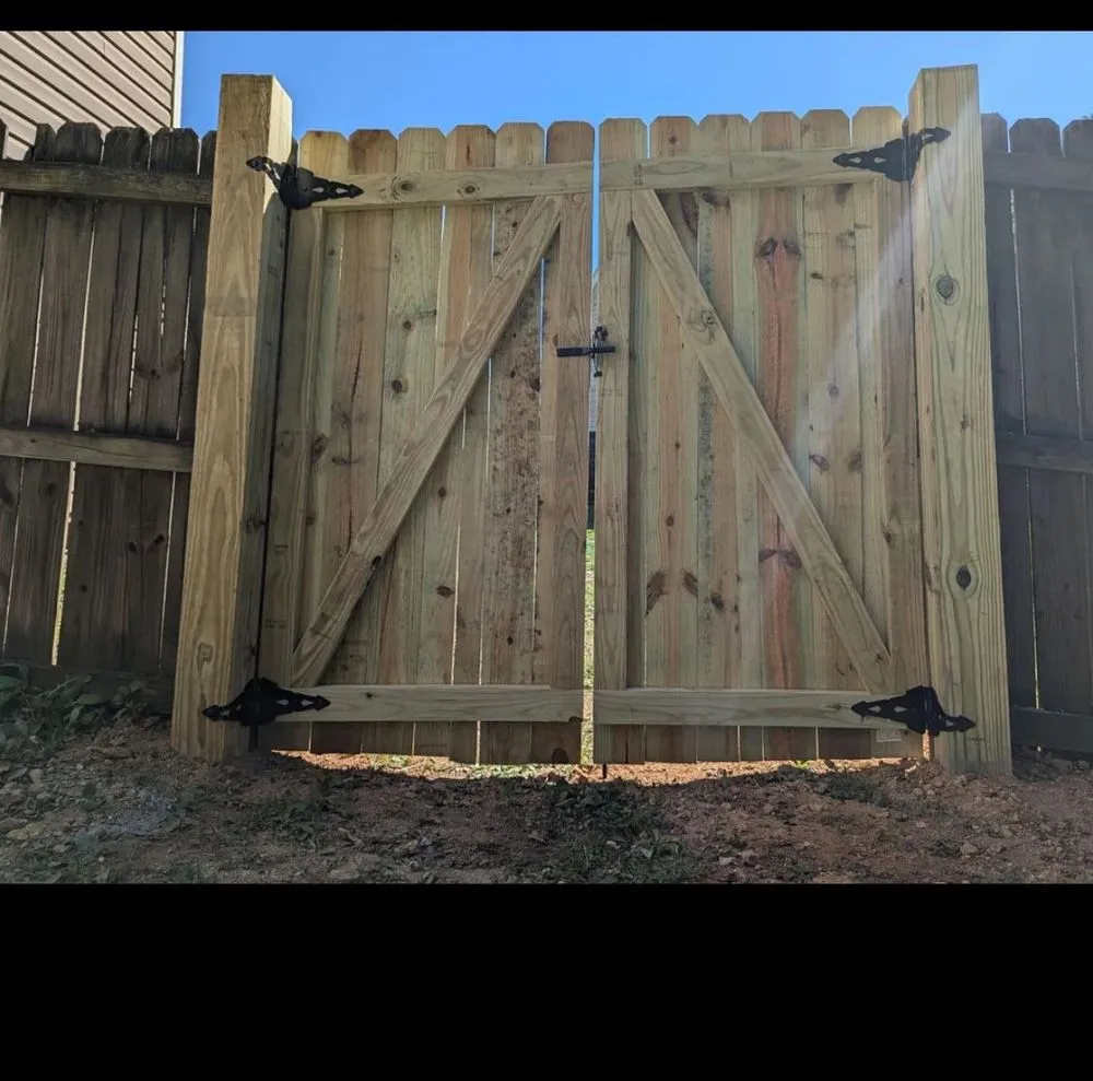 Affordable yard maintenance in Delray Beach, FL by Mother's Little Helper