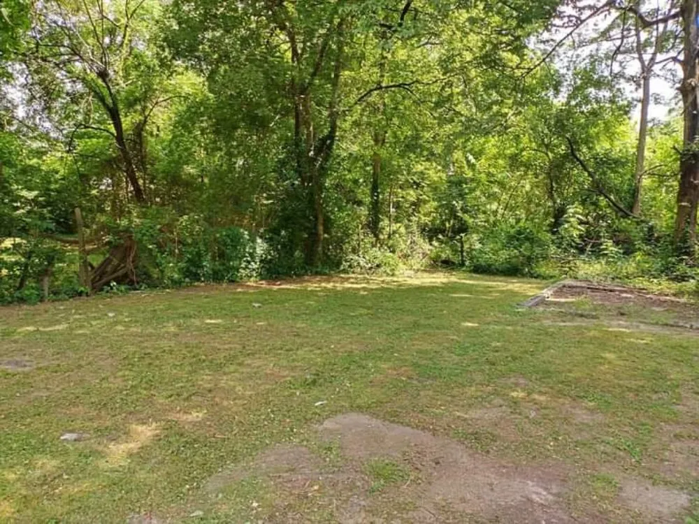 Affordable yard cleanup service for residential properties across Memphis, TN - Motons Lawn Services & Landscaping