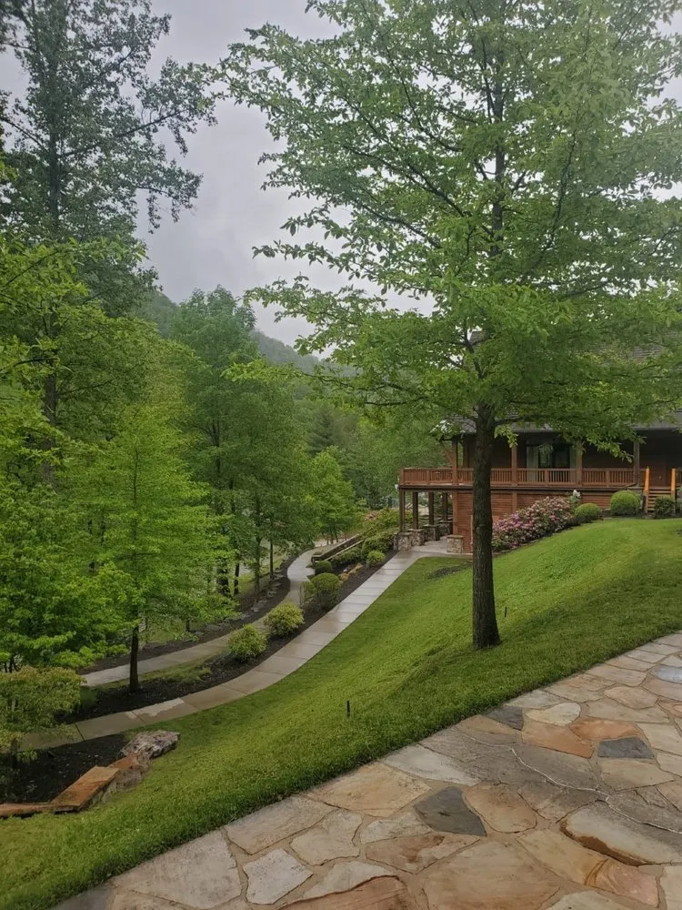 Expert lawn mowing service experts serving Sylva, NC - Mountain Home & Lawn