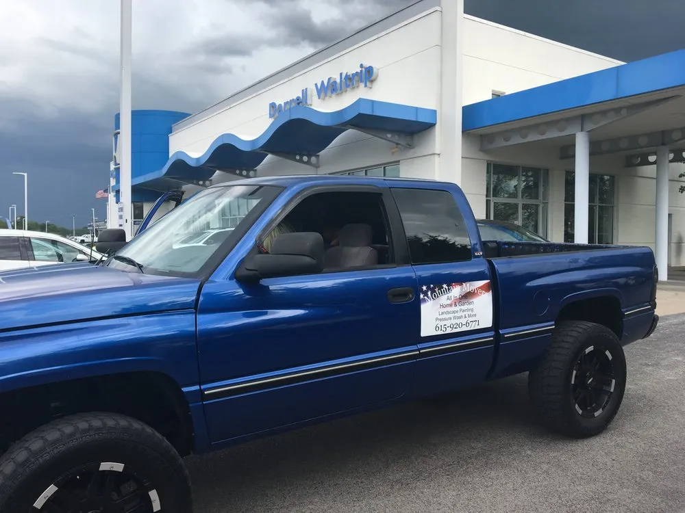 Professional outdoor landscaping for beautiful yards in Franklin, TN by Mountain Movers