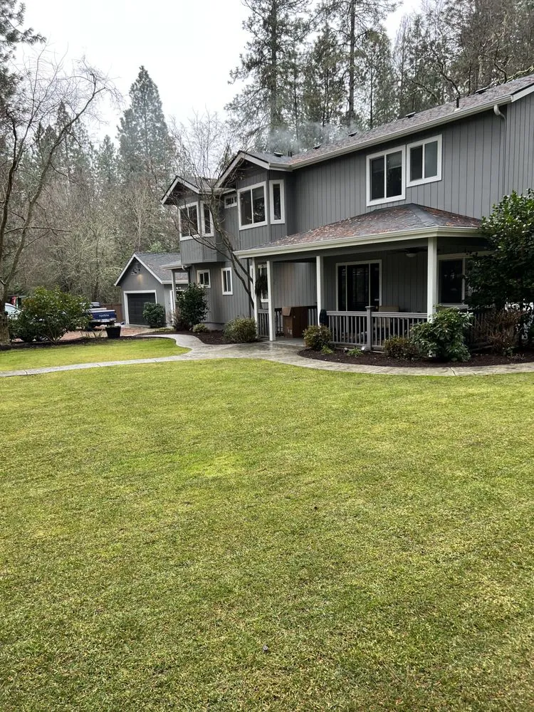 Custom yard maintenance experts serving Grants Pass, OR - Mountain Peak Yard Care