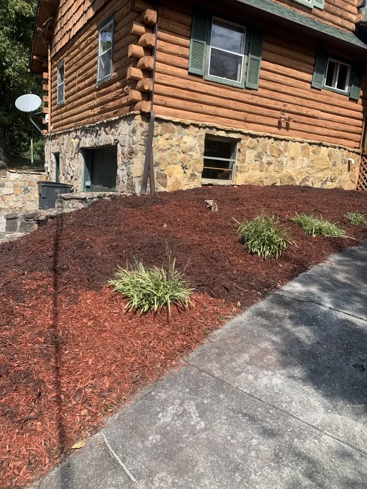 Custom lawn mowing service experts serving Sevierville, TN - Mountaineer Mowing & mulching