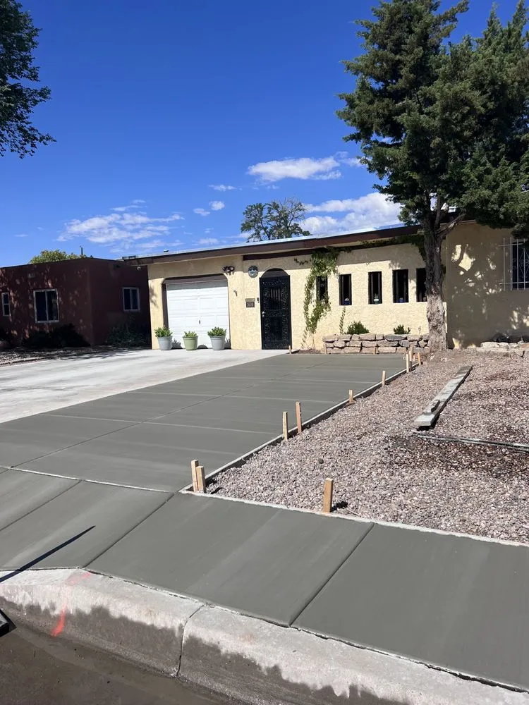 Custom lawn mowing service in Albuquerque, NM - MountainSide Contractors