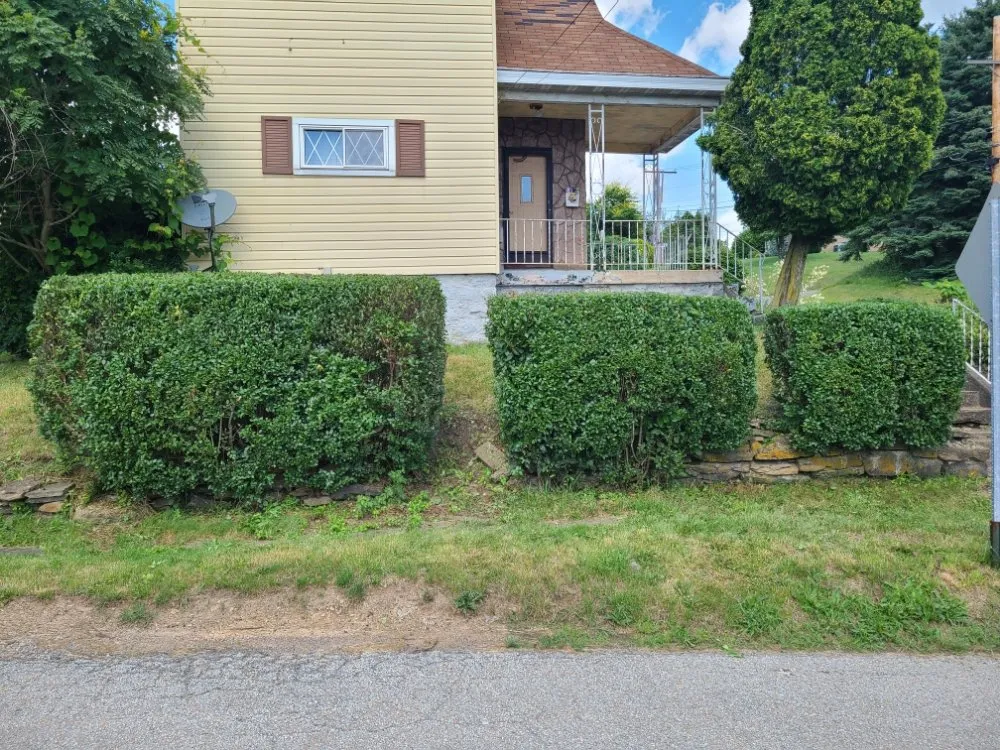 Reliable lawn mowing service experts serving Pitcairn, PA - MountainTop Maintenance