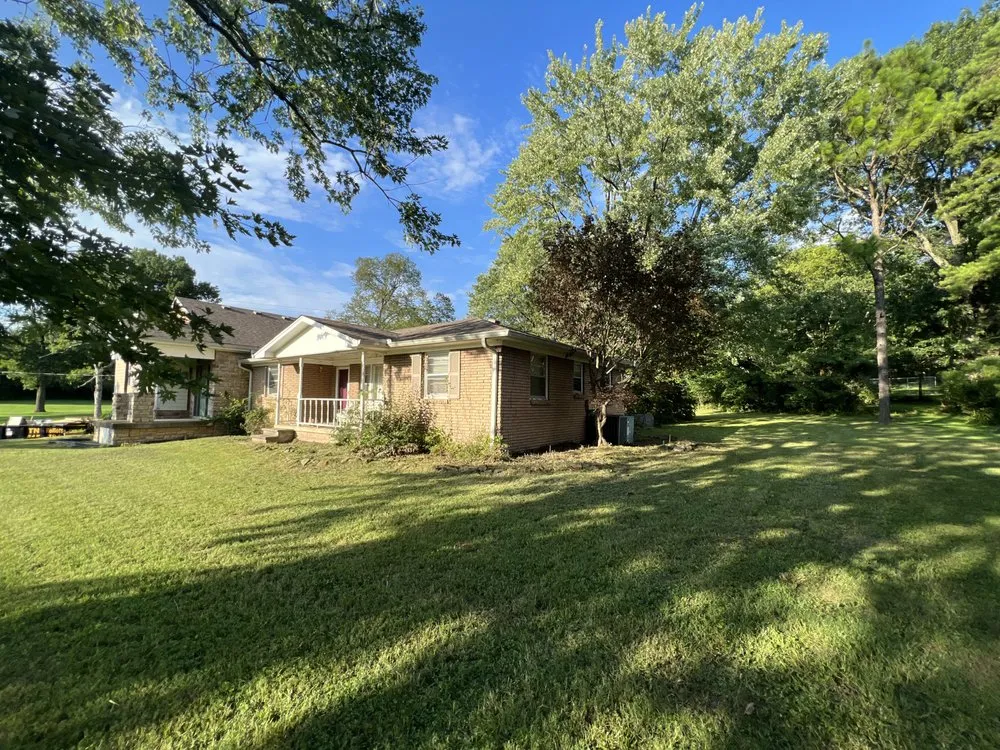 Expert garden landscaping in Murfreesboro, TN - Moussa Enterprises Lawn Care Services