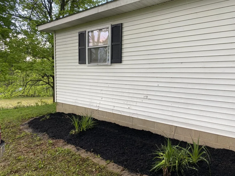 Custom residential landscaping in New Pekin, IN - Mousty Landscaping