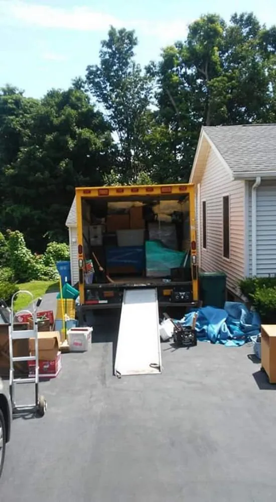 Top-rated yard maintenance in Bridgeport, CT by Moveforless