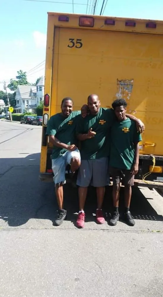 Professional lawn care service experts serving Bridgeport, CT - Moveforless