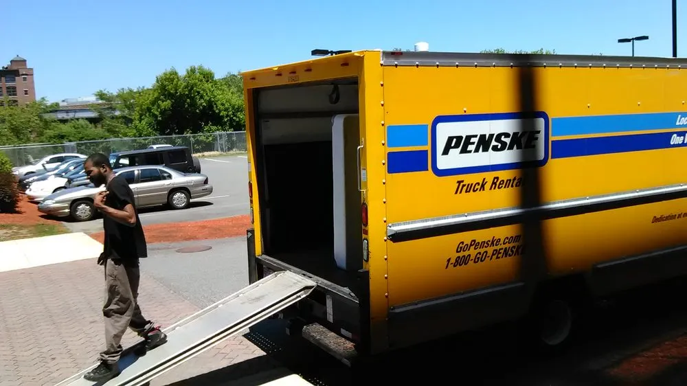 Top-rated yard cleanup service in Stamford, CT - Moving Specialist