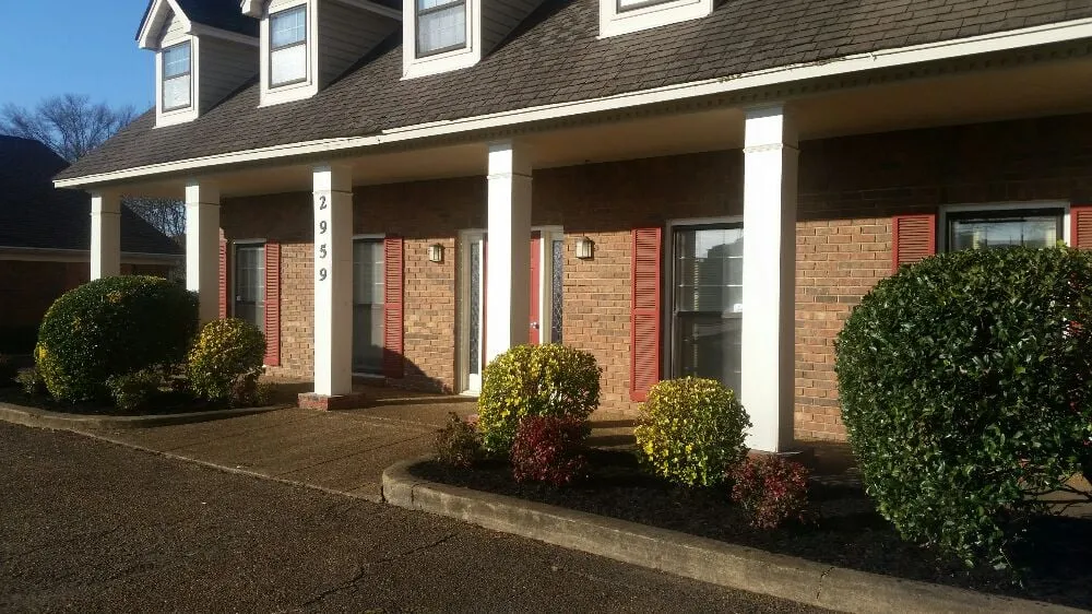 Local yard maintenance experts serving Bartlett, TN - Mow & Blow Lawn Service