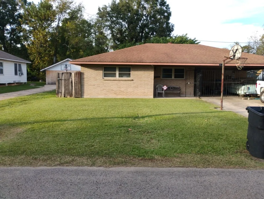 Reliable lawn mowing service with custom design in Baton Rouge, LA by Mow & Go Lawn Service