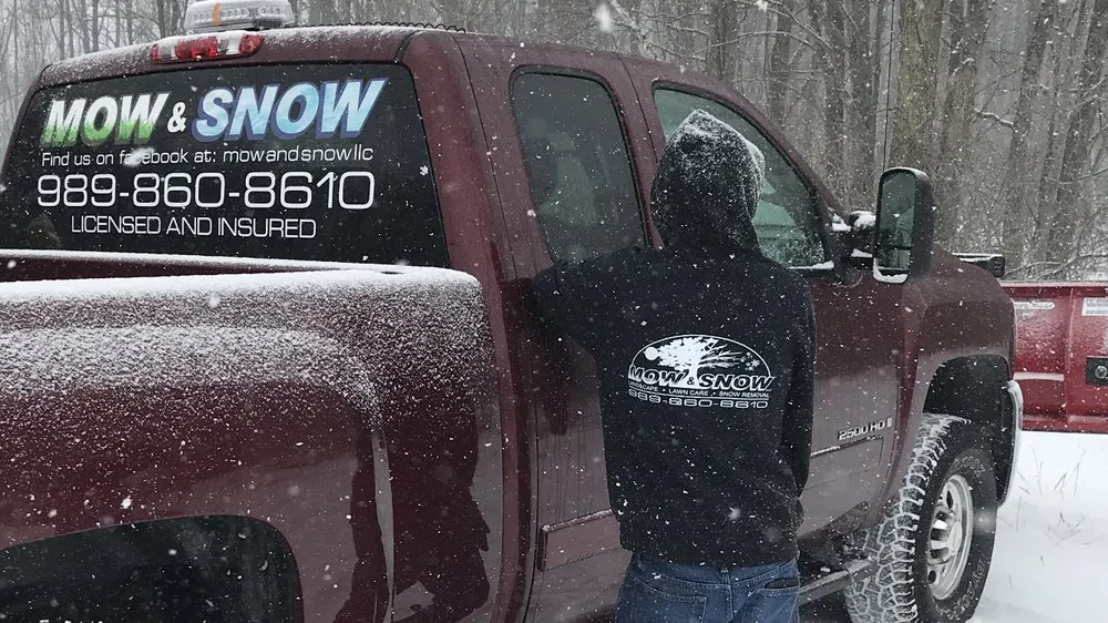 Affordable garden landscaping for beautiful yards in Chesaning, MI by Mow & Snow