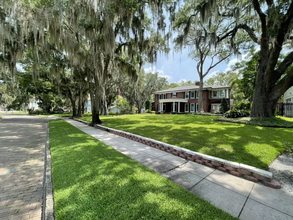 Reliable yard maintenance near you across Orlando, FL - Mow and Behold