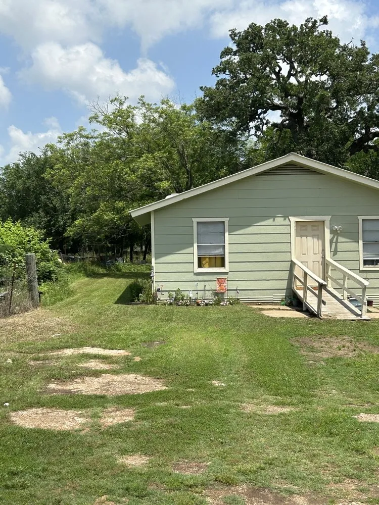 Affordable landscape design in Smithville, TX by Mow and Go Lawncare