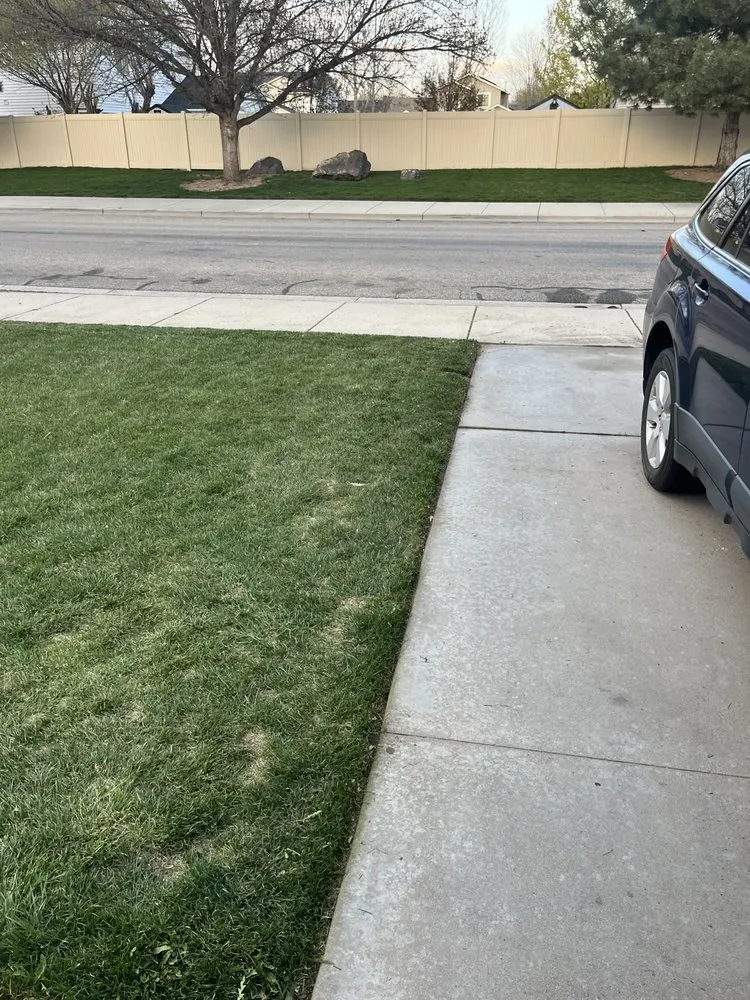 Affordable lawn care service experts serving Kuna, ID - Mow better lawn care