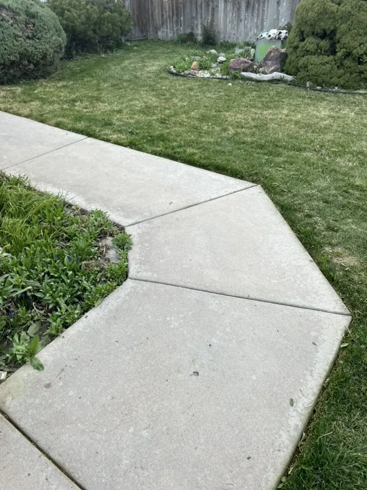 Affordable garden landscaping in Kuna, ID by Mow better lawn care