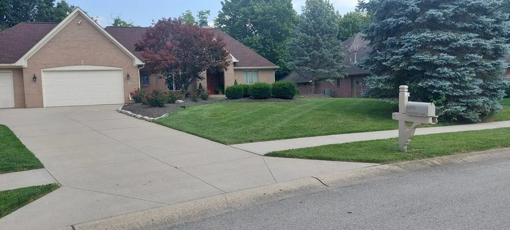 Reliable lawn mowing service near you in Arcadia, IN by Mow Convenient