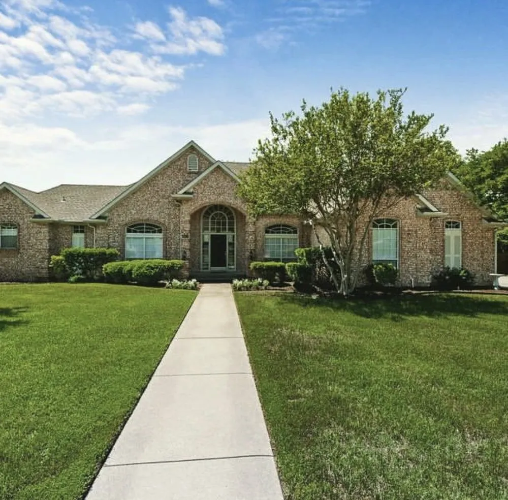 Affordable landscape design for residential properties in Edgecliff Village, TX by Mow Green Landscaping