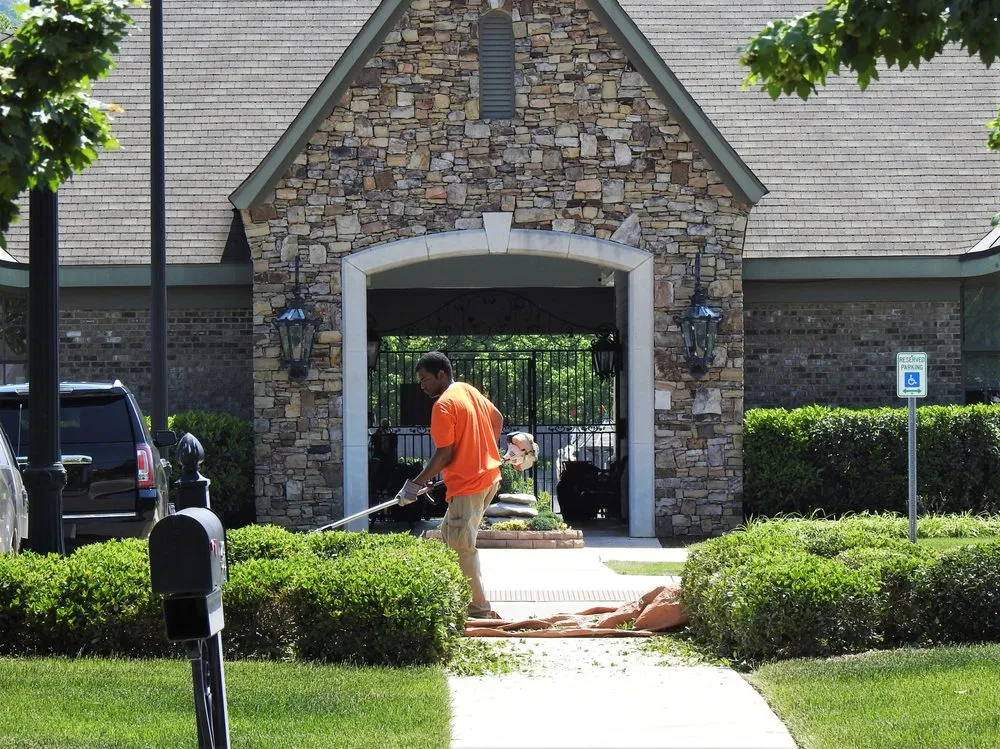 Affordable lawn care service in Huntsville, AL - Mow Hawk Lawn Care