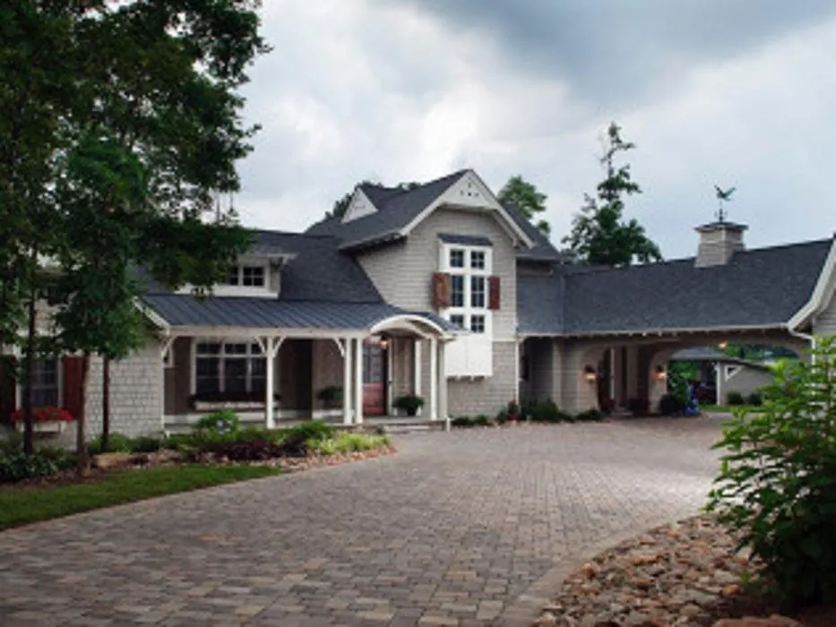 Custom lawn care service for residential properties in Olive Branch, MS by Mow It Right