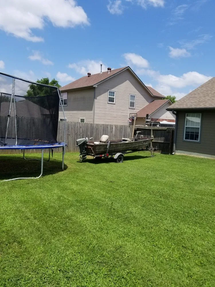 Custom yard cleanup service in Centerton, AR by Mow Joe Lawn Care