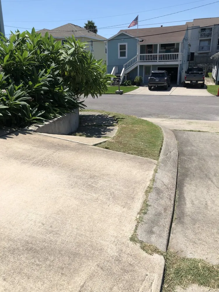 Custom yard cleanup service in Galveston, TX - Mow Me Down Lawn Service