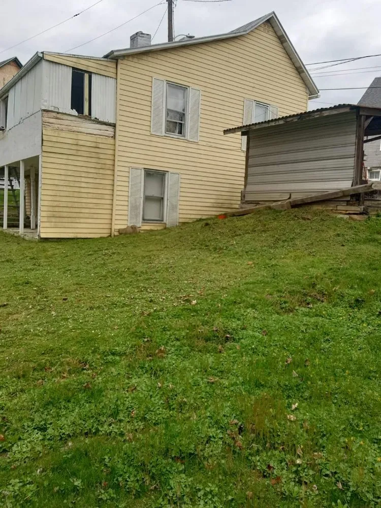 Local lawn mowing service experts serving Dilliner, PA - Mow N Go And More