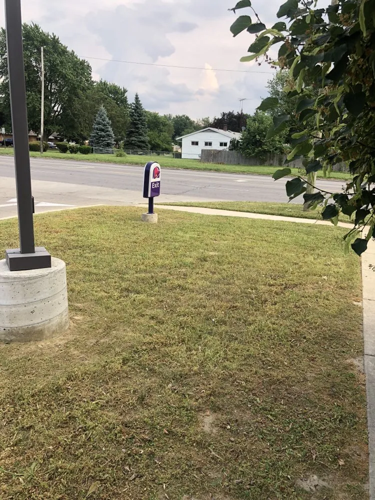 Custom yard cleanup service in Columbus, OH by Mow 'N' Go Lawn Care