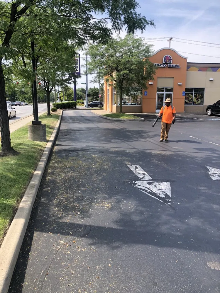 Trusted lawn mowing service in Columbus, OH by Mow 'N' Go Lawn Care