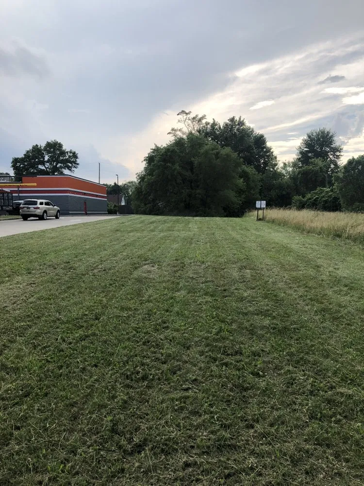 Professional yard cleanup service for beautiful yards across Columbus, OH - Mow 'N' Go Lawn Care