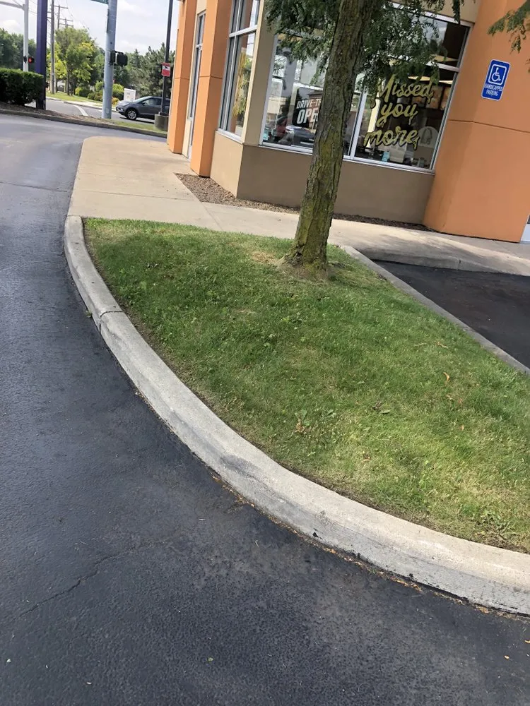 Affordable lawn care service in Columbus, OH by Mow 'N' Go Lawn Care