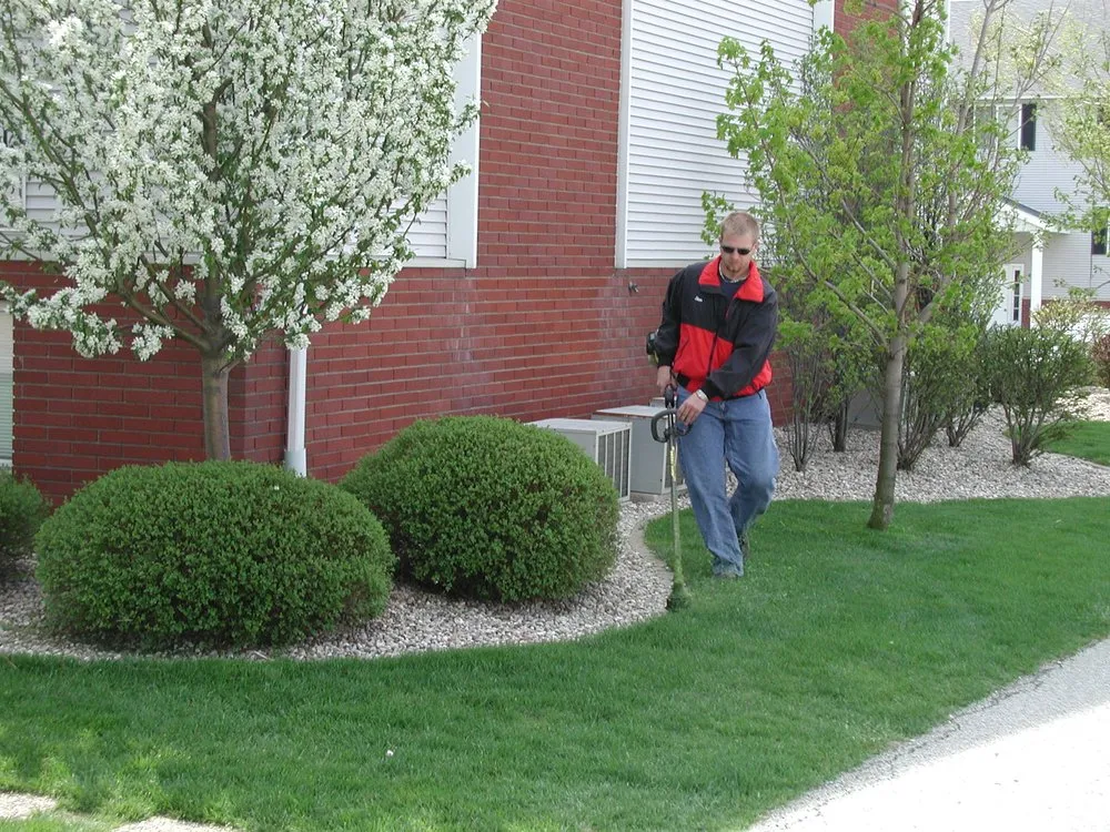 Local outdoor landscaping in Washington, IL - Mow-N-Man Services