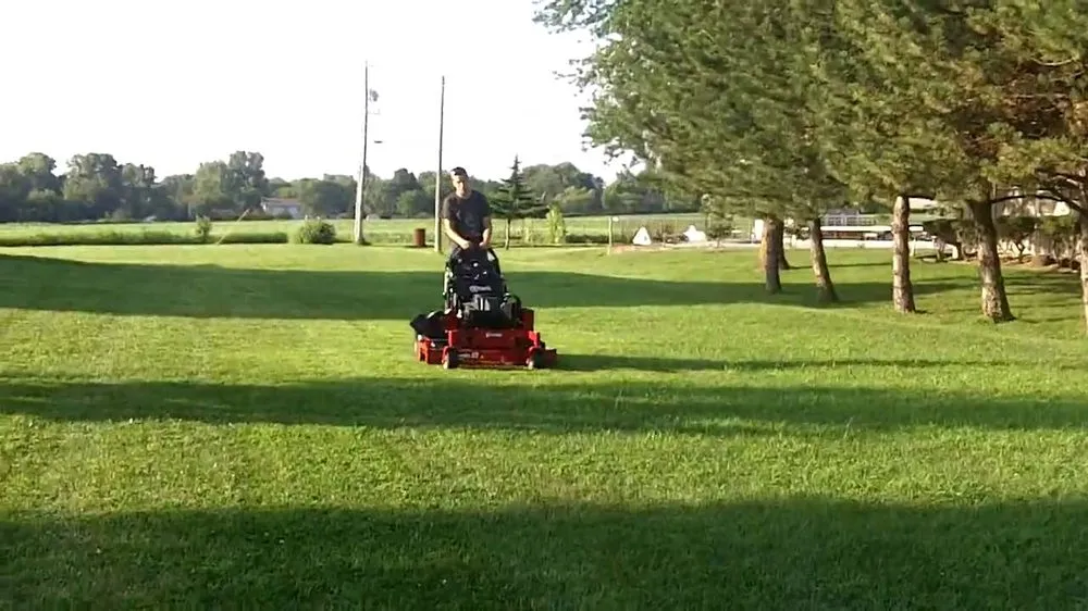 Top-rated yard maintenance experts serving Washington, IL - Mow-N-Man Services