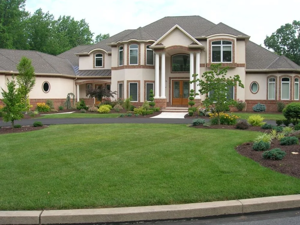 Expert landscaping services experts serving Washington, IL - Mow-N-Man Services
