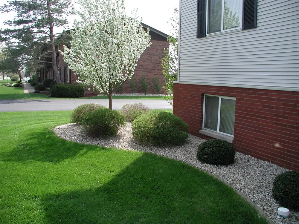 Expert landscaping services in Washington, IL - Mow-N-Man Services
