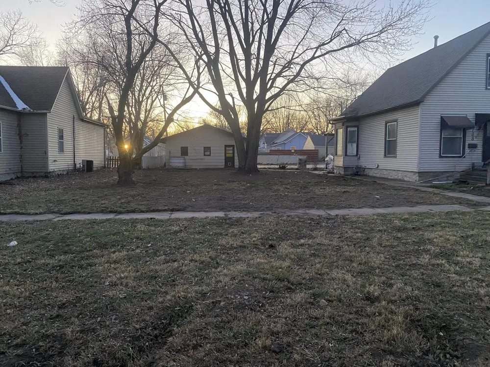 Trusted garden landscaping in Topeka, KS by Mow N More