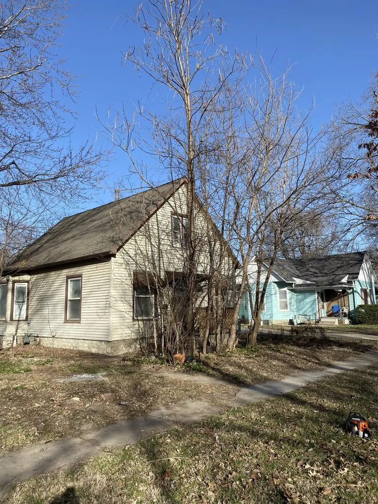 Professional lawn mowing service in Topeka, KS - Mow N More