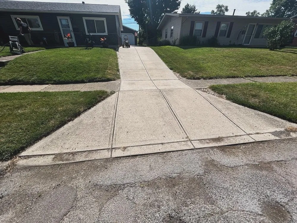 Affordable yard maintenance for residential properties in Dayton, OH by Mow Pressure