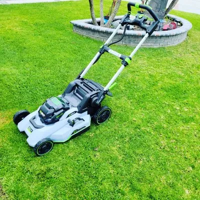 Mow Quality Logo