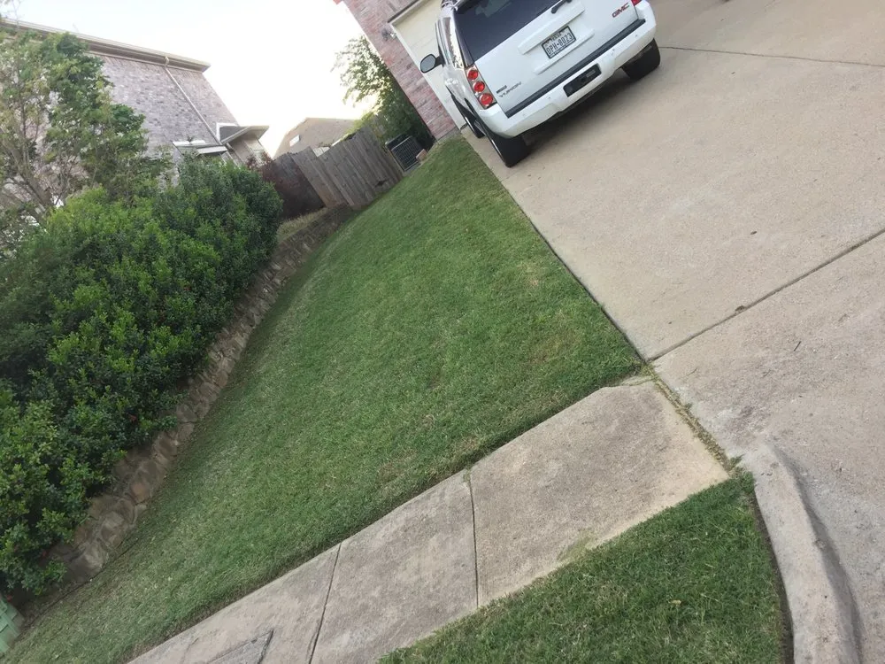 Reliable garden landscaping in Midlothian, TX by Mow Riders Landscaping