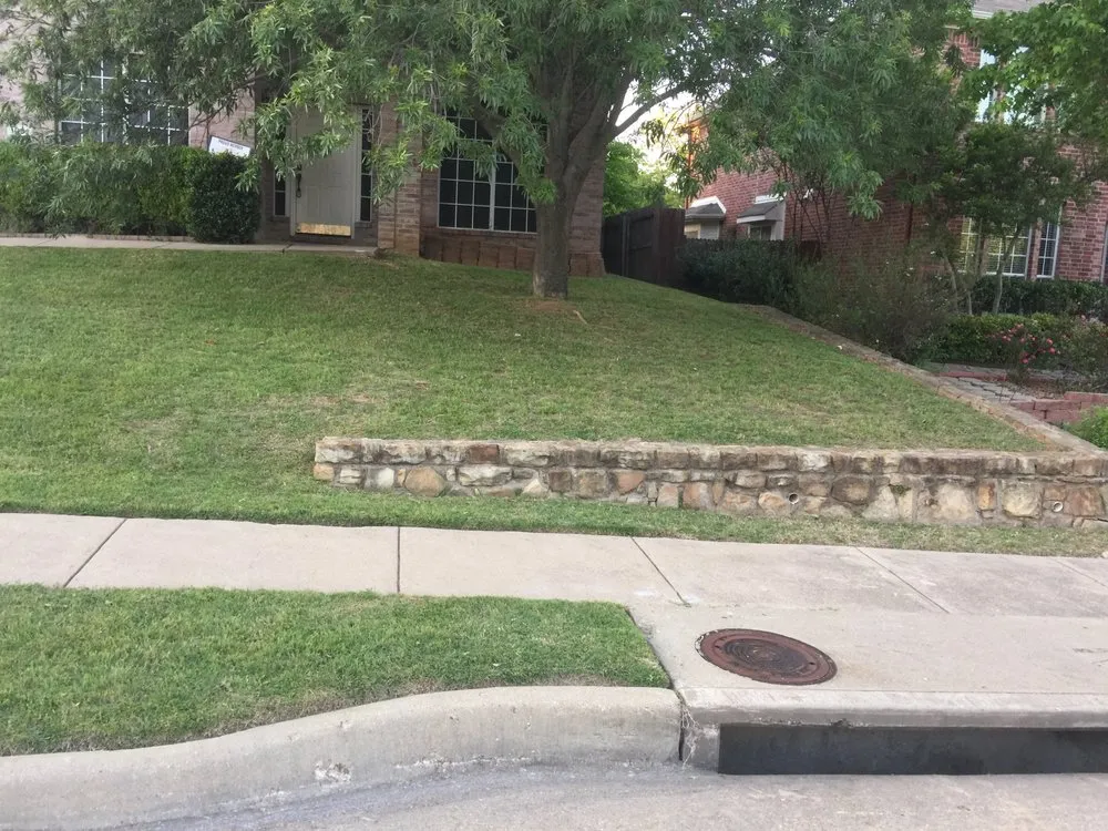 Top-rated yard maintenance in Midlothian, TX by Mow Riders Landscaping