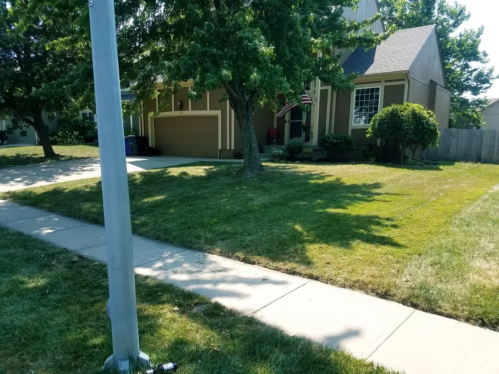 Custom lawn care service experts serving Olathe, KS - Mow Time Lawn Service