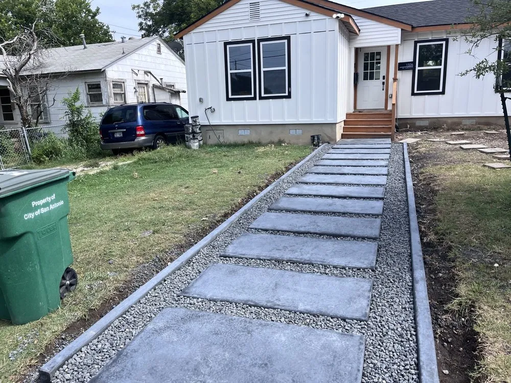 Local lawn mowing service with custom design in Somerset, TX by Mow Time